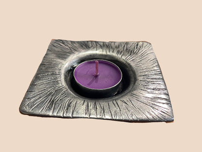 See the texture that is placed into the steel by our blacksmith, each chisel mark is set by hand. 